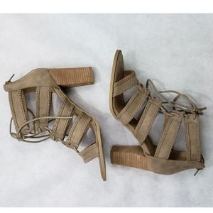 NWOB Report Roana Size 8.5 Lace Up Sandals Taupe